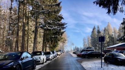 Bild: upl
Riesenandrang von Erholungsuchenden führte in den vergangenen Tagen auf dem Rotbühl häufiger zu einer schwierigen Parkplatzsituation.