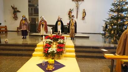 Bild: Regina Probst/exb
Die Poppenrichter Sternsinger gestalten die Gottesdienste am Dreikönigstag mit.