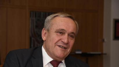 Archivbild: Petra Hartl
Weidens Ex-Oberbürgermeister Kurt-Seggewiß hat sich mit dem drohenden Abstieg seines FC Schalke 04 abgefunden.