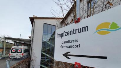 Bild: Tietz
Im ehemaligen Krankenhaus in Nabburg ist das Impfzentrum für den Landkreis Schwandorf untergebracht.