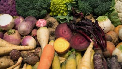 Archivbild: Soeren Stache/dpa-Zentralbild/ZB
Veganer essen nur Gemüse? Mittlerweile ist die Produktvielfalt riesig - einfach mal ausprobieren. Auf onetz.de gibt es leckere Rezepte für vegane Speisen.