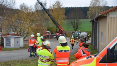 Bild: dob
Beim Großbrand in der "Chipsihalle" in Eslarn waren die Vohenstraußer Einsatzkräfte der Feuerwehr mit der Drehleiter vor Ort.