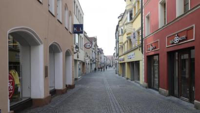 Archivbild: Wolfgang Steinbacher
Einzelhandelsgeschäfte bleiben nach wie vor geschlossen. Zum Beispiel auch in der Amberger Altstadt. Alle neuen Regelungen gelten ab Montag, 11. Januar.