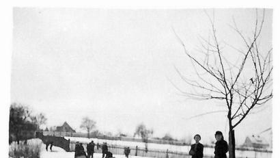 Archivbild: hev
Bei der Gärtnerei Fischer (Fischerberg) in Eschenbach ging es früher mit dem Schlitten in einem Höllenritt bergab.