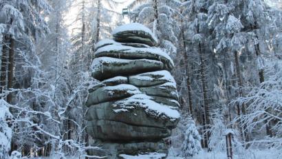 Bild: pi
Der auf dem Brotfelsen montierte Stuhl wird wohl noch einige Wochen dort stehen.