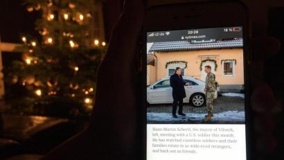 Bild: upl
Hans-Martin Schertl (links im Bild) in der Online-Story der "New York Times".