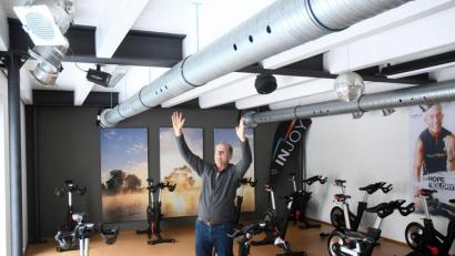 Bild: Gabi Schönberger
Während des ersten Lockdowns 2020 hat Gerd Paulus vom Fitnessstudio Injoy in Weiden in eine neue Lüftungsanlage investiert, um seine Kunden noch besser zu schützen. Doch das bewahrte ihn nicht vor der Schließung, die nun schon seit Anfang November andauert.