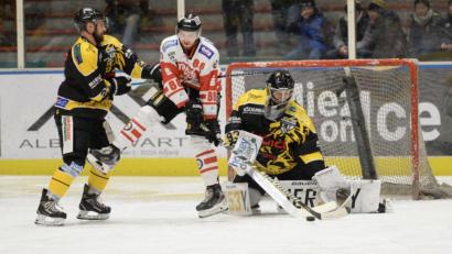 Archivbild: Andreas Brückmann
Benjamin Frank (links) und Goalie Frank Metz (rechts) halten dem ERSC Amberg weiter die Treue.