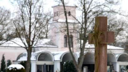 Archivbild: Petra Hartl
Verschärfte Regeln zum Schutz vor einer Corona-Infektion gelten auch auf den Friedhöfen der Stadt Weiden. Darauf weist die Friedhofsverwaltung eigens hin.