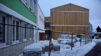 Bild: bkr
Auch für die Sanierung und den Umbau in ein Bürgerhaus erhält die Gemeinde Kulmain Zuwendungen aus dem Städtebauförderprogramm.