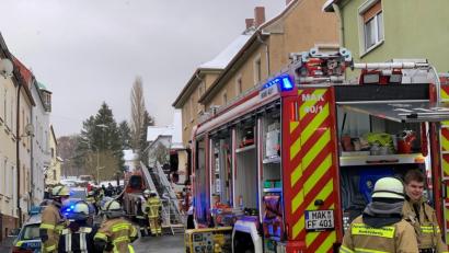 Bild: Matthias Bäumler/FPH
Die Einsatzkräfte der Feuerwehr hatten den Brand eines Dachgeschosses in Brand bei Marktredwitz schnell unter Kontrolle.