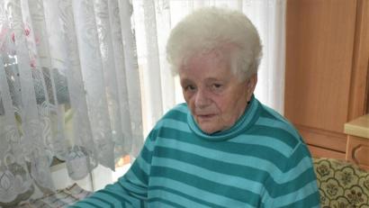 Bild: rgr
Maria Hutzler ist nun fast 83 Jahre alt. Sie blättert gern im Faschingsalbum und denkt an die lustige Zeit zurück.