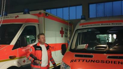 Bild: dob
Max Müllner war ein sehr bekanntes Gesicht der BRK-Rettungswache Lohma und der Bereitschaft Vohenstrauß. Am Freitag ist sein letzter Arbeitstag. Nicht nur seine Kameraden werden den beliebten Mitstreiter vermissen, der in wenigen Wochen seinen 64. Geburtstag feiern kann.