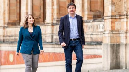 Bild: Lennart Preiss/SPD/dpa
Die Politiker Florian von Brunn und Ronja Endres wollen zusammen die Bayern-SPD leiten.