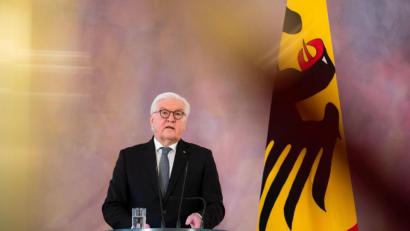 Bild: Bernd von Jutrczenka/dpa
Bundespräsident Frank-Walter Steinmeier: „Wir müssen auch die Kontakte, wo irgend möglich, am Arbeitsplatz reduzieren. Weniger ist mehr, gerade in diesen Tagen.“.