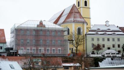 Bild: Gabi Schönberger
Die Gelder für die weitere Finanzierung des Roten Schulhauses sind im Haushalt verankert. Auch für das Museum stehen Finanzmittel bereit.