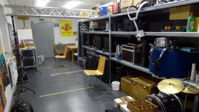 Bild: fsb
Der derzeit verwaiste Probenraum im Instrumentenzimmer in der Turnhalle.