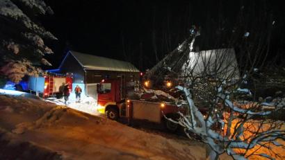 Bild: fks
Funkenflug am frühen Morgen bringt nicht nur den Kreislauf, sondern auch die Feuerwehr in Schwung. Glücklicherweise ging alles glimpflich ab.