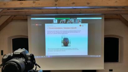 Bild: eib
Statt vor Publikum läuft der Vortrag im CeBB online auf der Leinwand.