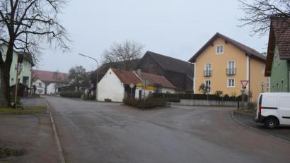 Bild: bnr
Der Ausbau der Kreisstraße verbunden mit der Dorferneuerung ist in diesem Jahr einer der Schwerpunkte des Investitionsprogramms der Gemeinde.