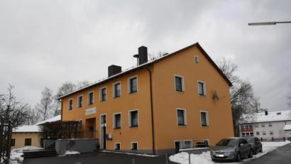 Bild: bjp
Auch wenn man es der Schwarzenbacher Grundschule äußerlich nicht ansieht, ist der digitale Umbruch in vollem Gange. EDV- und Kommunikationstechnik werden modernisiert, für Schüler aus finanziell schwächeren Familien sind Leih-Tablets verfügbar.