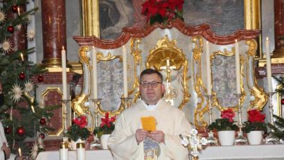Bild: ads
Dekan Markus Brunner von St. Georg eröffnete am Wochenende bei einem Gottesdienst das Winterbergfest in der Sebastianskirche.Täglich werden die ganze Woche abwechselnd alle Amberger Pfarreien die Abendmessen um 18 Uhr gestalten.