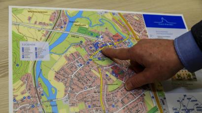 Bild: Hösamer
Der neue Stadtplan für Pfreimd ist fertig liegt jetzt auf.