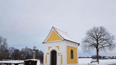 Bild: gi
Die Kapelle an der Straße zwischen Burgtreswitz und Moosbach ist dem heiligen Sebastian geweiht und wurde unter der Leitung von Hans-Josef Völkl saniert.
