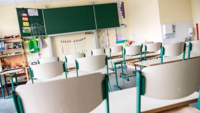 Bild: Sina Schuldt/dpa
Ein leerer Klassenraum.