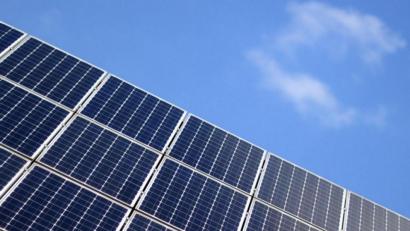 Symbolbild: Daniel Reinhardt
Mit Solarenergie-Anlagen ist Bayern ganz gut versorgt, sagt Wirtschaftsminister Hubert Aiwanger.