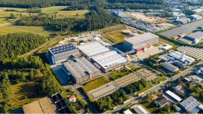 Bild: Witt-Gruppe
Von den 17,5 Hektar Gesamtfläche der Witt-Gruppe im Industriegebiet Weiden-West sind inzwischen rund 15 Hektar mit vier Warenverteilzentren bebaut. Die weitere Nutzung der verbleibenden 2,5 Hektar scheint nur eine Frage der Zeit zu sein.