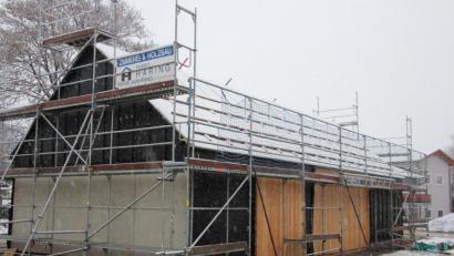 Bild: kro
Der Bau und die damit verbundenen steigenden Kosten für dieses Multifunktionsgebäudes in Großkonreuth sorgte am Montagabend für teils hitzige Diskussionen im Mährinder Marktrat.