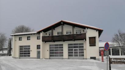 Bild: Markus Ulrich/exb
Das Fuchsmühler Feuerwehrhaus (Bild) beherbergt ein Mehrzweckfahrzeug, ein Tanklöschfahrzeug und ein Hilfeleistungsfahrzeug. Die Feuerwehr mit ihren 35 Aktiven ist Tag und Nacht einsatzbereit.