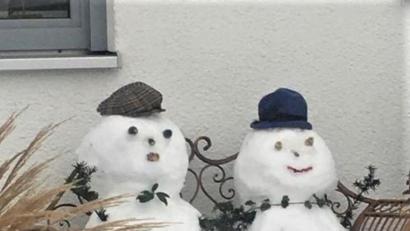 Bild: rgr
Das Pärchen in weiß ließ sich auf der Gartenbank nieder.
