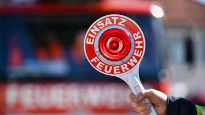 Symbolbild: Martin Schutt/dpa
Als die Polizei zu einem unerlaubten Treffen in Regensburg stieß, versuchte ein 23-Jähriger auf das Dach zu flüchten.