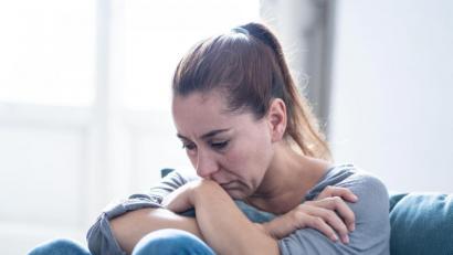 Bild: Samuel - stock.adobe.com
"Die Scham, uns selbst einzugestehen, dass wir Hilfe brauchen, ist eine große Hürde. Aber die Alternative ist, mit diesen Problemen zu leben, darunter zu leiden und Lebensqualität zu verlieren", warnt Sebastian Schuster.