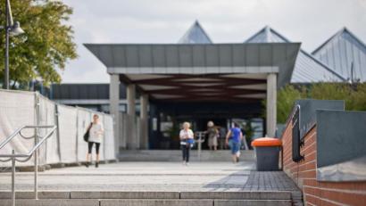 Archivbild: Daniel Karmann/dpa
Blick auf den Haupteingang vom Klinikum Bayreuth.