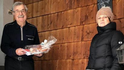 Bild: Karin Ockl/exb
Karin Ockl gratulierte Ludwig Weigl zum 80. Geburtstag.