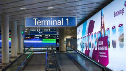 Archivbild: Sven Hoppe
Fast menschenleer zeigt sich das Terminal 1 am Flughafen München.