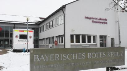 Archivbild: Gabi Schönberger
Das Corona-Impfzentrum in der Ulrich-Schönberger-Straße in Weiden.