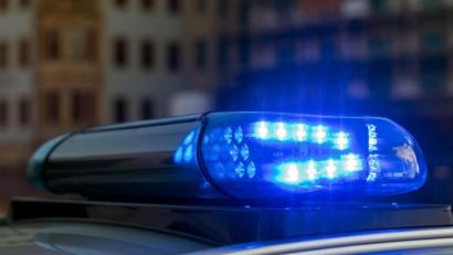 Symbolbild: Monika Skolimowska/dpa
Sachdienliche Hinweise können bei der Polizeiinspektion Vohenstrauß unter der Telefonnummer 09651/9201-0 gemeldet werde.