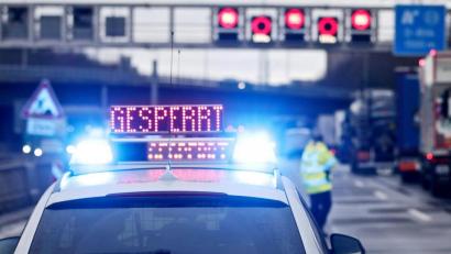 Symbolbild: David Young/dpa
Die A9 wird am Nachmittag für mehrere Stunden gesperrt.