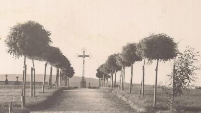 Bild: Archiv Werner Robl
Der neue Friedhof am Kreuzberg ist angelegt, um für viele Grabstellen Platz zu schaffen. Das Bild entstand nach 1931.