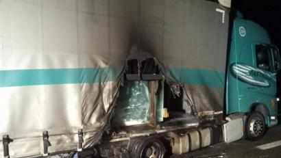 Bild: Feuerwehr Nabburg
Vermutlich ein technischer Defekt ist die Ursache für den Lkw-Brand auf der A 93.