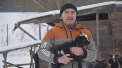 Bild: fz
Solch kleinen Lebewesen wie dem Zicklein will Manfred Urban weiter ein schönes Leben im Tierpark Gleitsbachtal ermöglichen.