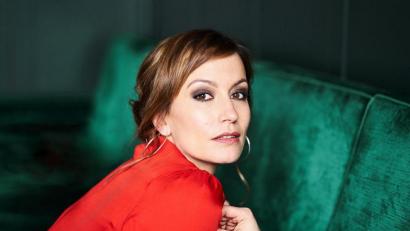 Bild: Alan Ovask
Schauspielerin Kathrin Anna Stahl hat auch in Corona-Zeiten in verschiedenen Fernsehproduktionen mitgewirkt und schätzt sich deshalb glücklich. Sie weiß, dass es für manchen Kollegen wesentlich schlechter aussieht.
