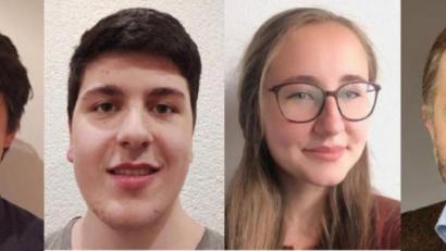 Bild: exb/W. Zimmermann
Der Sieger der Physik Regionalwettbewerb Tarek Bećić (Frankenwald-Gymnasium Kronach), der zweite Michael Ott und die dritte und Linda Thumfart (beide Augustinus-Gymnasium) sowie der Organisator des Physik Regionalwettbewerbs Physik-Professor Walter Zimmermann (Universität Bayreuth).