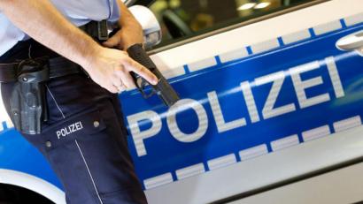 Symbolbild: Friso Gentsch/dpa
Auch nach einem halben Jahr, haben die Ermittler noch keine Hinweise, wer den 24-Jährigen in Bayreuth mit einem Messer umgebracht haben könnte.