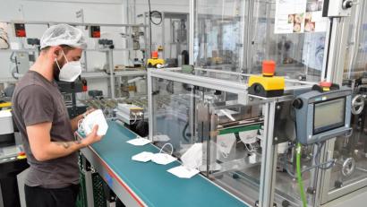 Bild: Andreas Royer
Elasto Form setzt bei der Produktion der FFP2- und FFP3-Masken nach eigenen Angaben auf einen sehr hohen Qualitätsstandard.