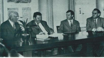 Repro: CSU Waldershof/exb
Franz Josef Strauß zu Besuch in Waldershof: Im Rathaus mit dabei waren (von rechts) der damalige Tirschenreuther Landrat Franz Weigel, Bürgermeisterkandidat Josef Kunz und Bürgermeister Hugo Greger.